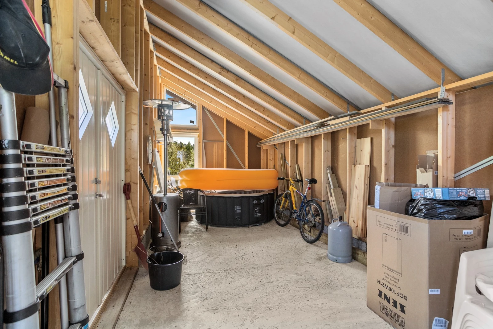 Praktisk bod med mye oppbevaringsplass Galleribilde