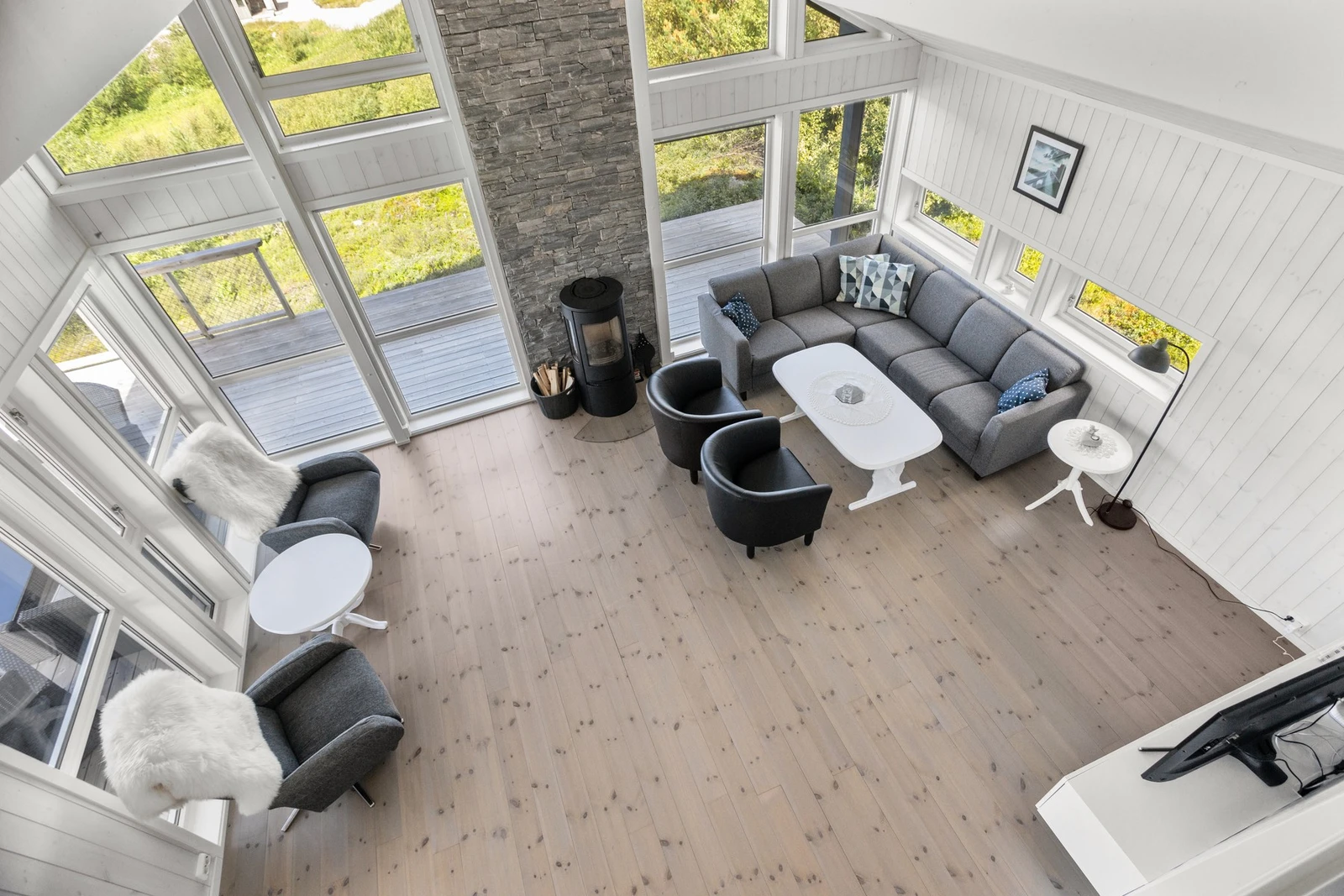 Fra hemsen har man god utsikt stuen Galleribilde