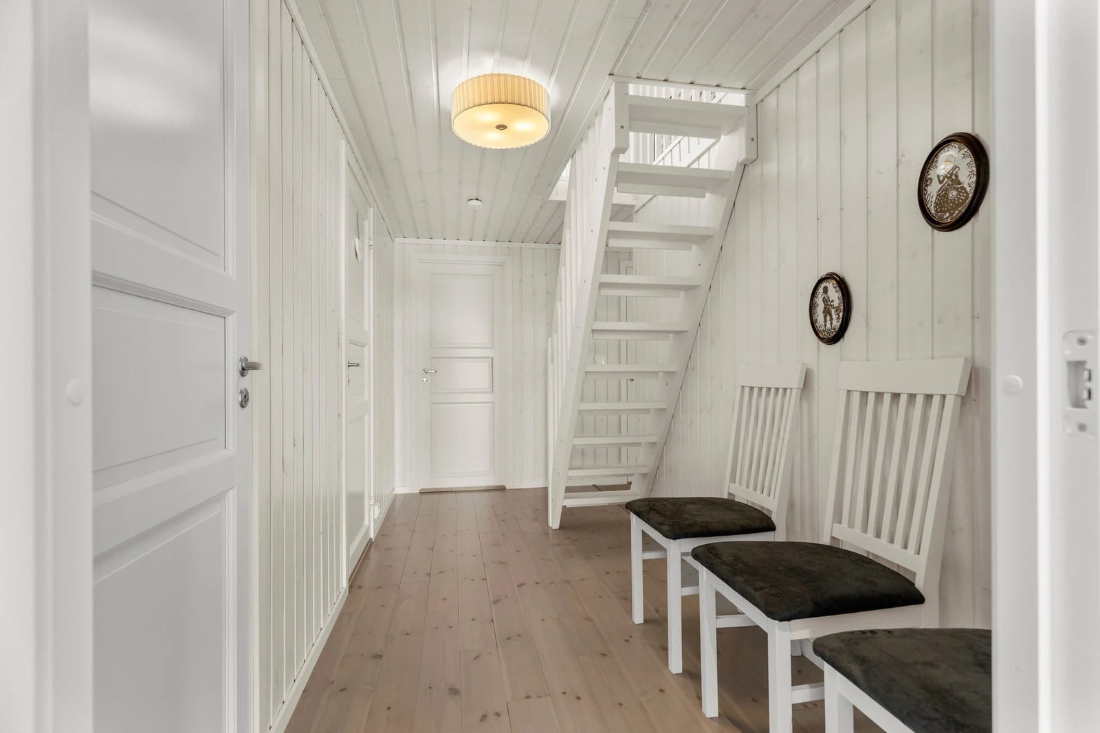 Gang/entré - ca 11 kvm. Galleribilde