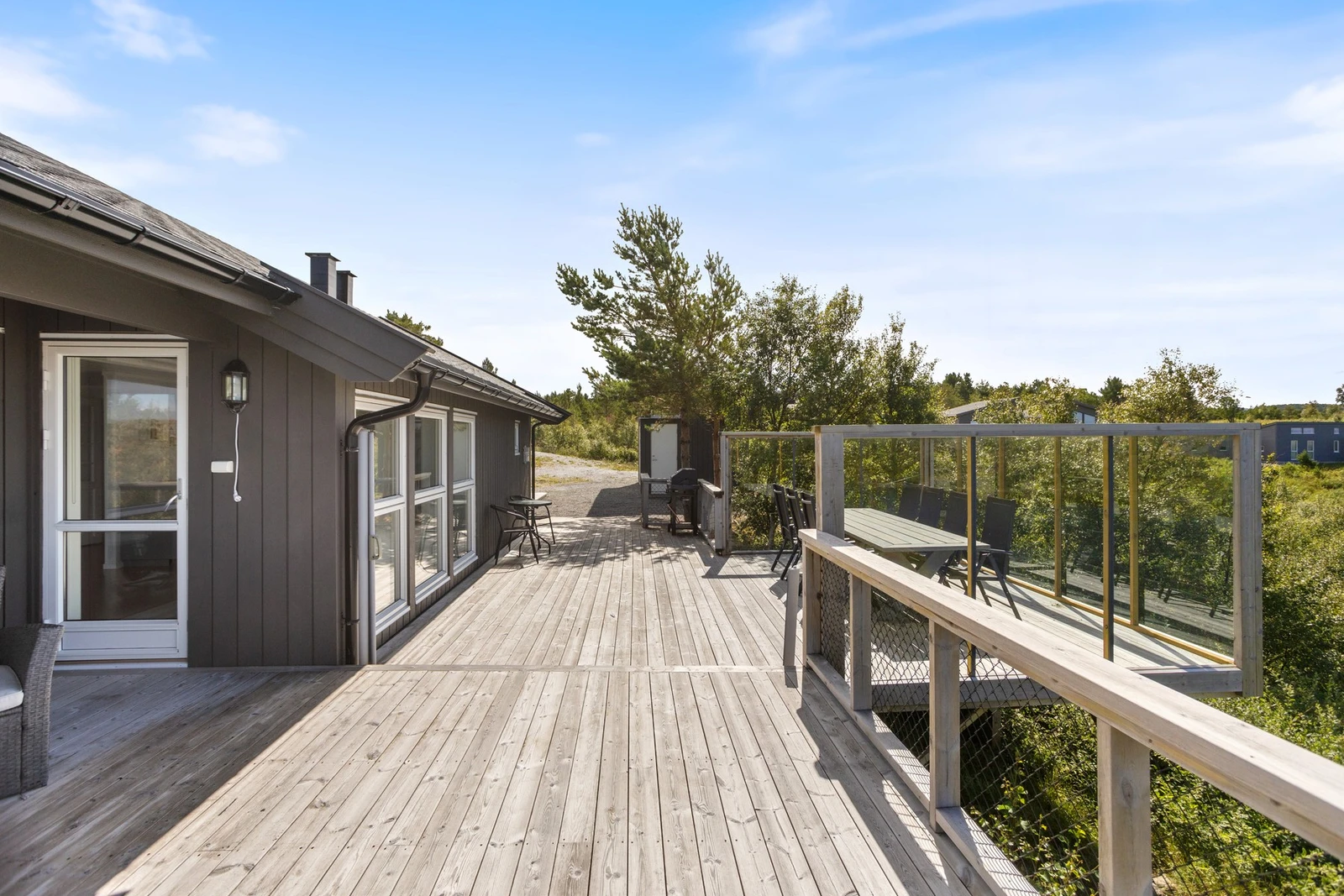 Fra kjøkkenet er det dør ut til en lekker terrasse! Galleribilde