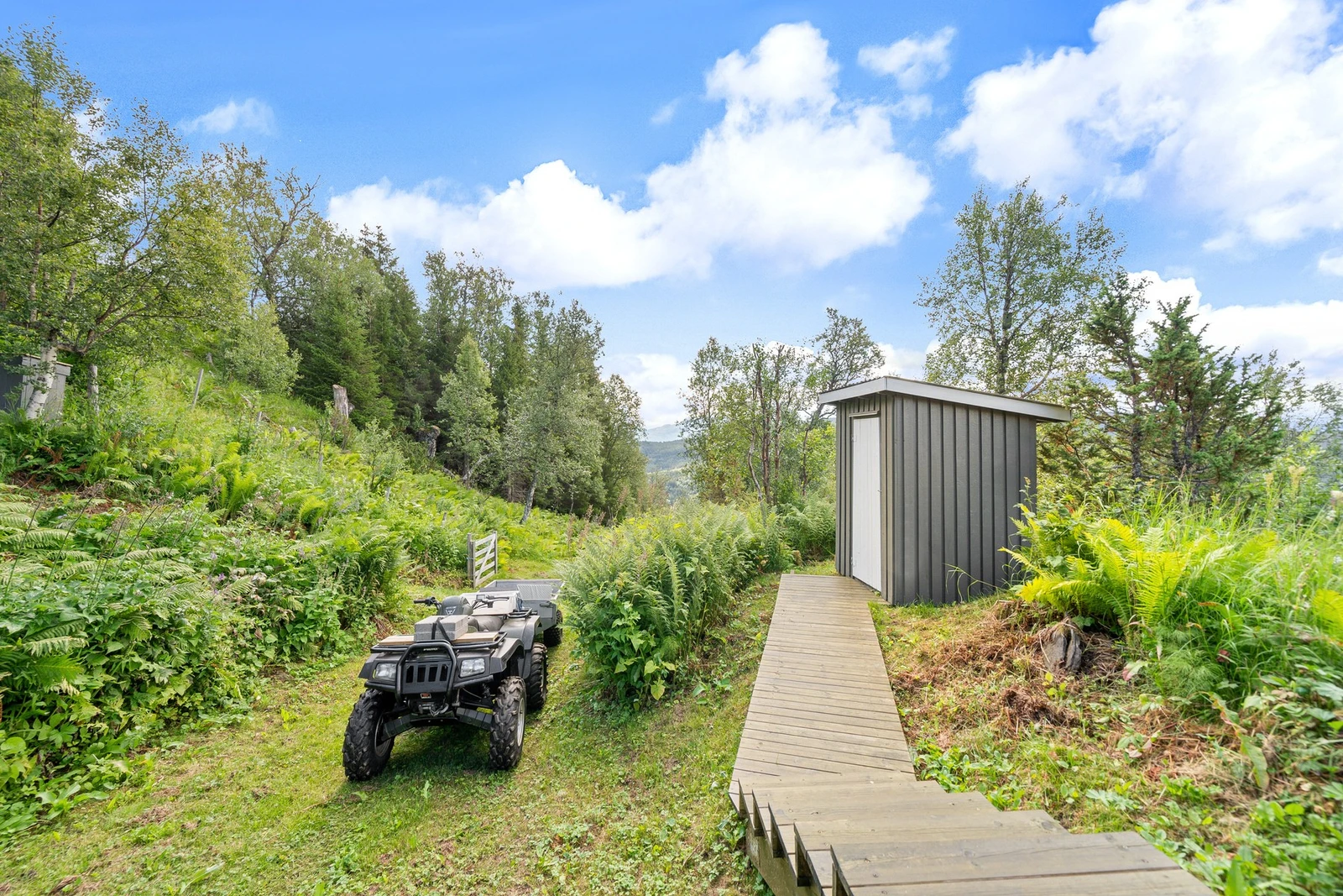 Det er bygd platting helt ned til utedoen Galleribilde