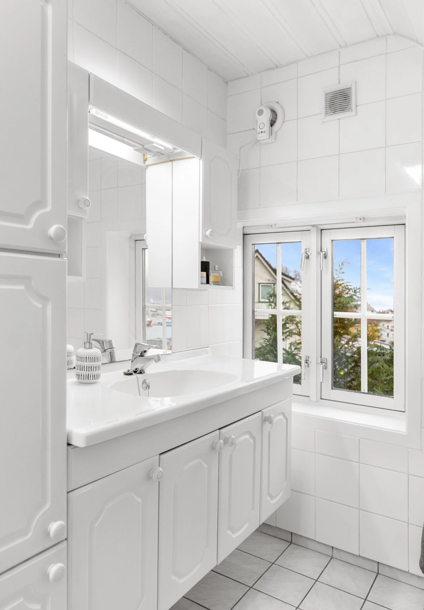 Stort felles bad Galleribilde