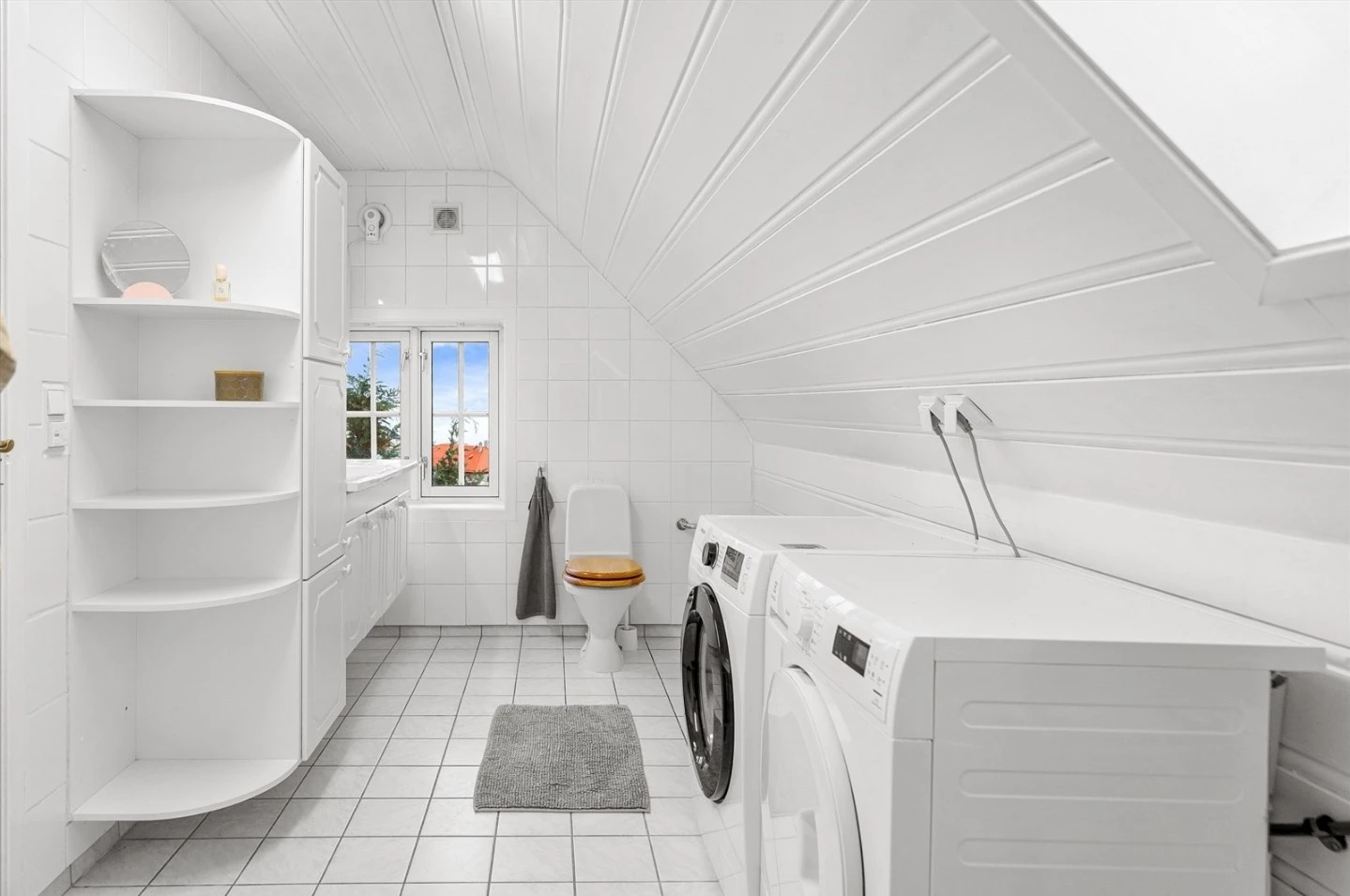 Stort felles bad Galleribilde