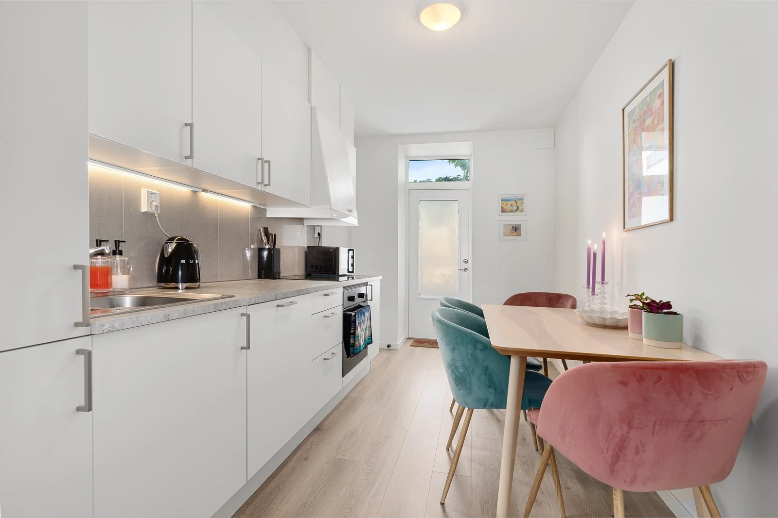 Dette er en lekker 2-roms leilighet som er totalrenovert i 2022 Galleribilde