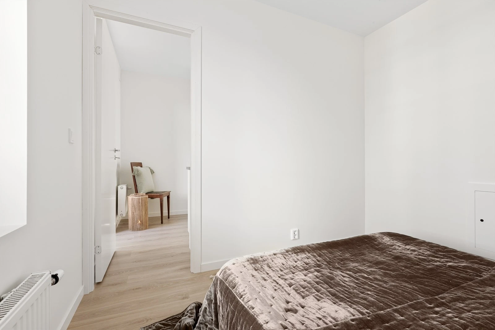 Rommet har plass for garderobe Galleribilde