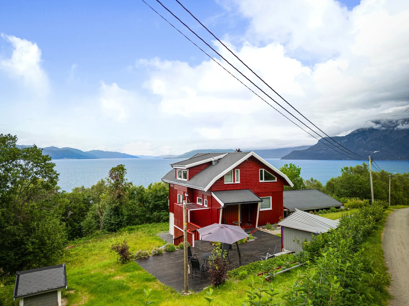 Romslig og innholdsrik enebolig på Årbostad på Andørja Galleribilde