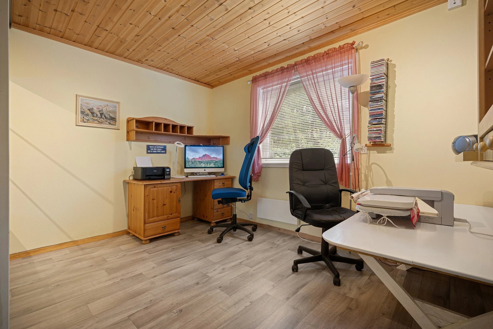 Soverom innredet som et kontor Galleribilde