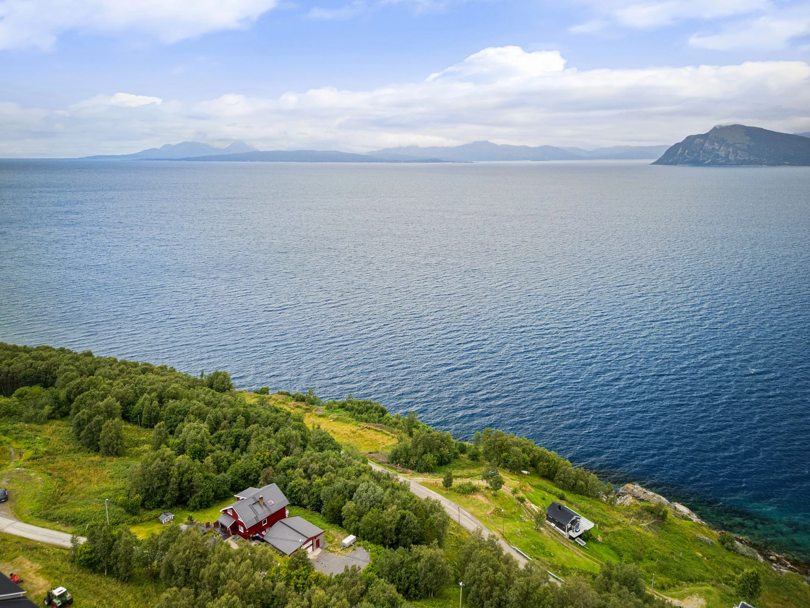 Gode solforhold på eiendommen hvor du har midnattssol i hele sommerhalvåret Galleribilde
