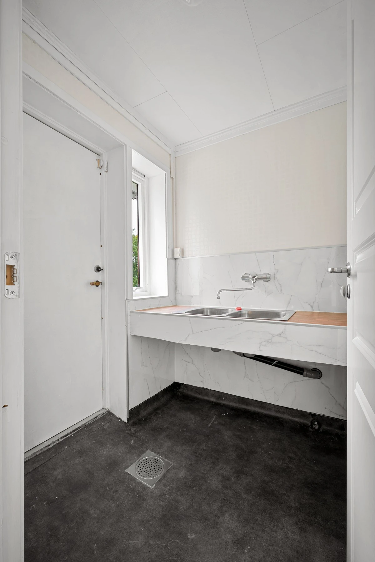 Praktisk grovkjøkken i tilknytning til bad, med egen inngang Galleribilde