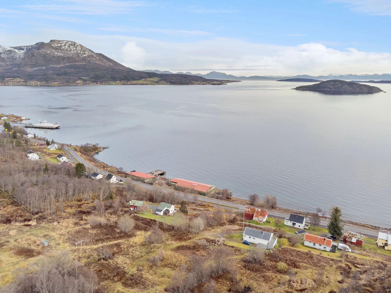 Her bor man i landlige og barnevennlige omgivelser, men samtidig med kort avstand inn til Harstad Galleribilde