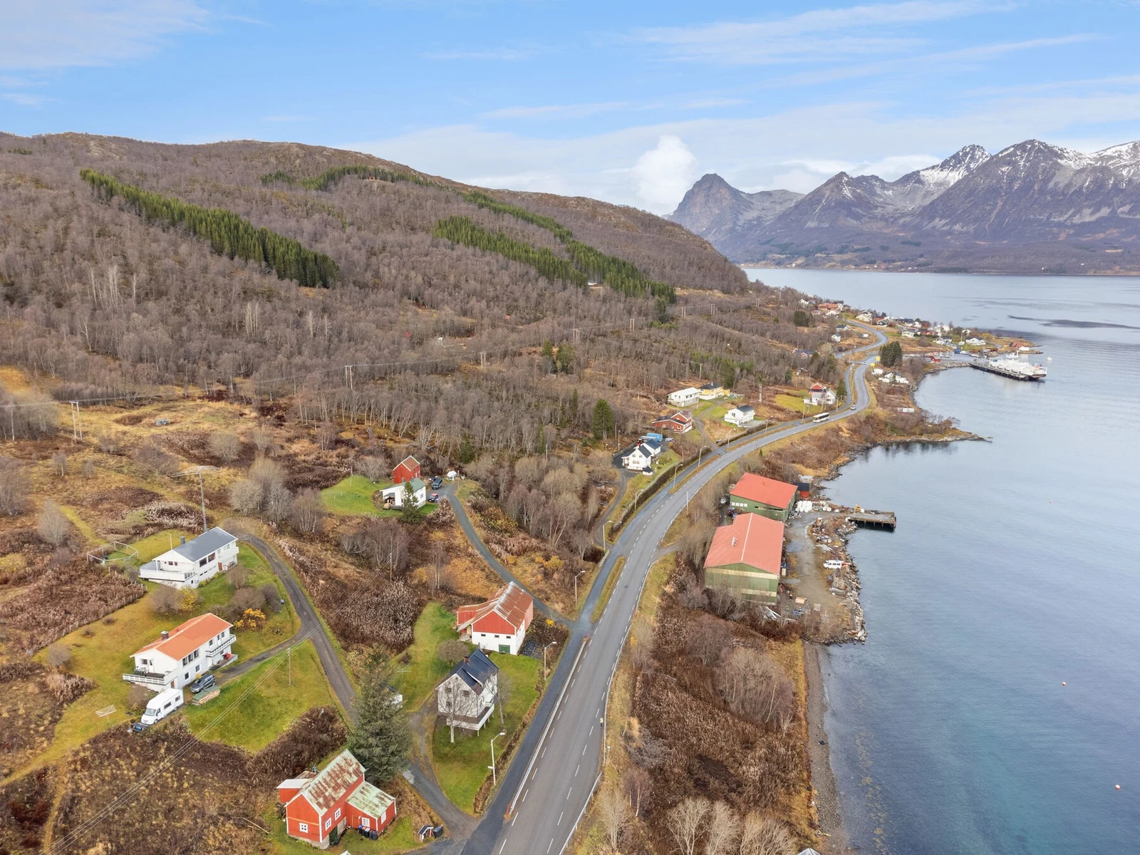 Spennende tomt på nesten 26 mål - Sjøtomt - Ca 7 500 kvm er avsatt til boligbebyggelse Galleribilde