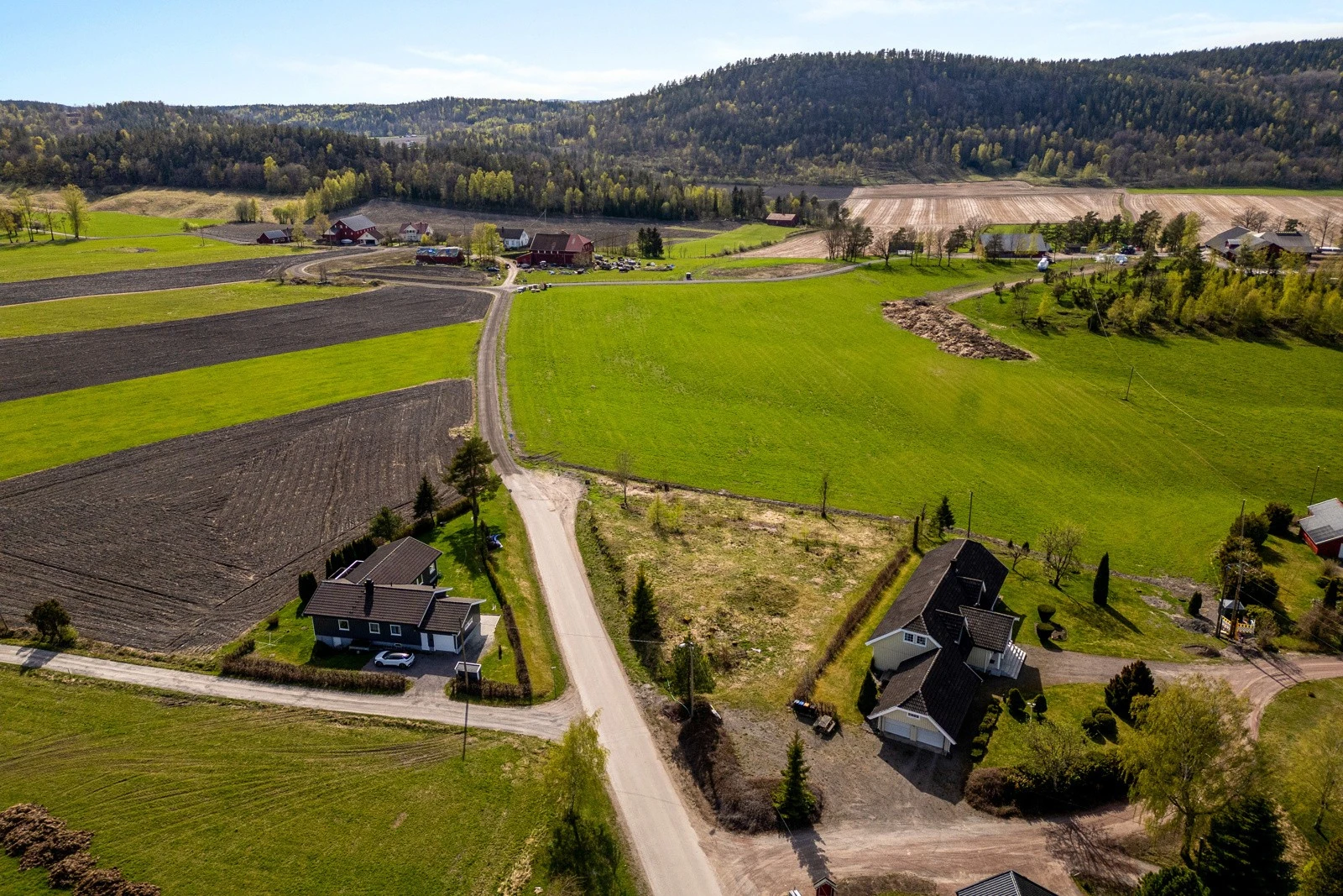 Her har du turområder og utmark som nærmeste nabo, kun 7 minutter fra E18 og 14 minutter til Tønsberg sentrum. Galleribilde