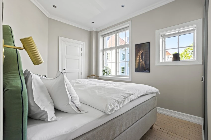 Romslig hovedsoverom med god plass til dobbeltseng. Galleribilde