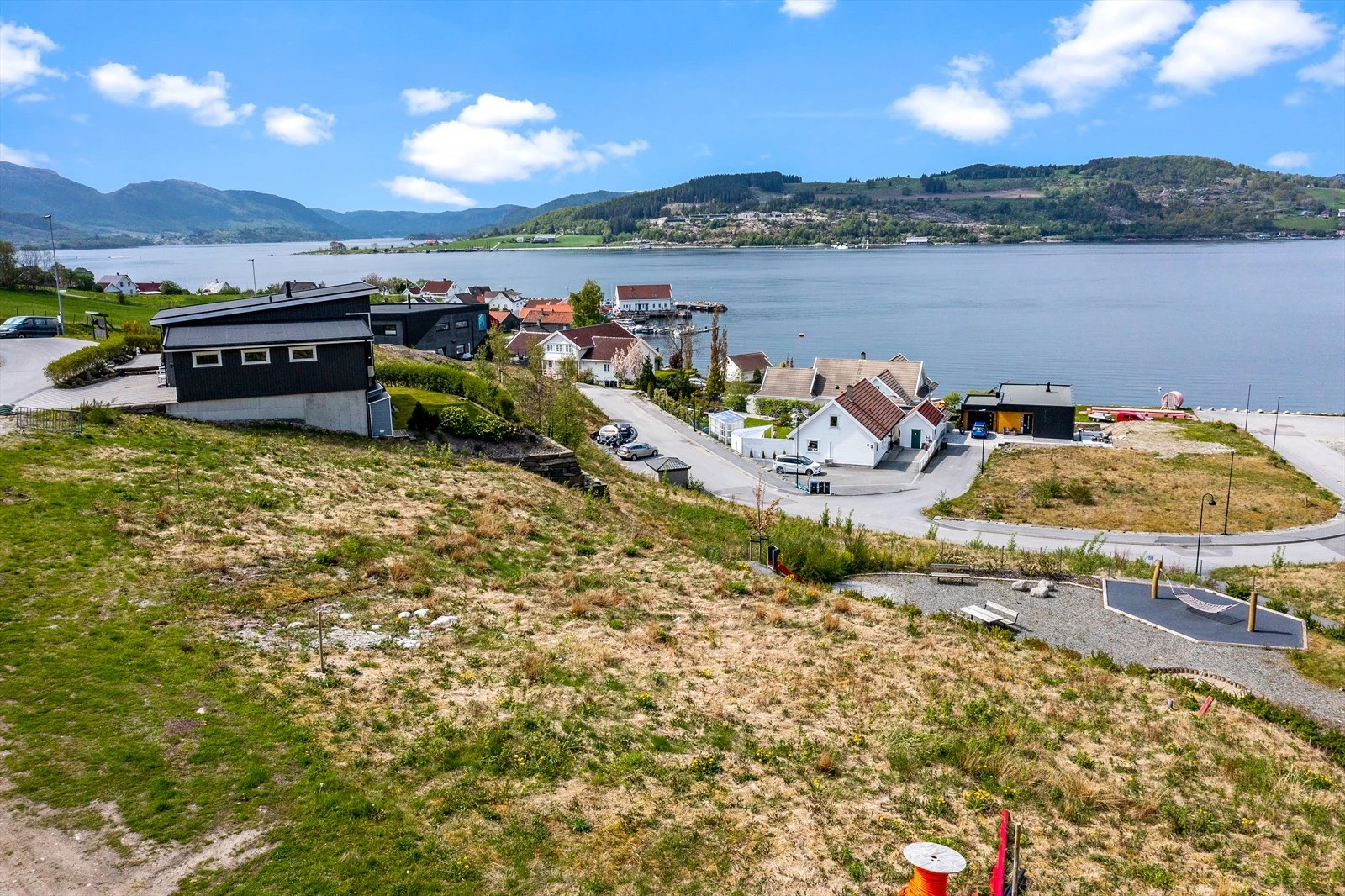 Nydelig utsikt fra hele tomtefeltet. Galleribilde