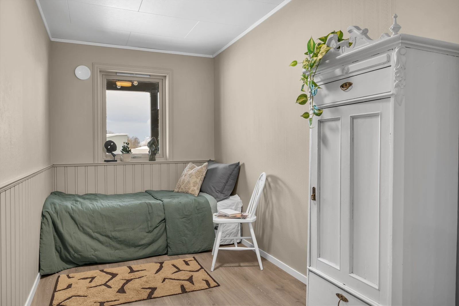 Soverom 2 i 1. etasje ligger vegg i vegg med soverom 1 Galleribilde