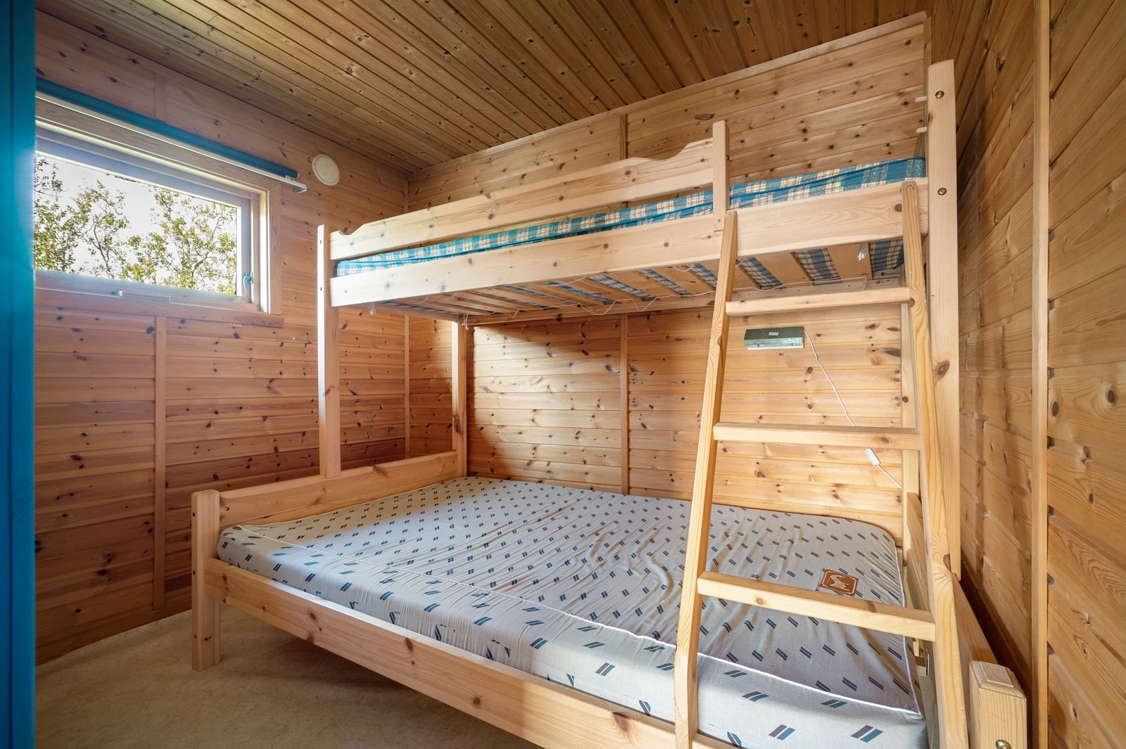 Soverom nummer 1 med praktisk dobbel køyeseng Galleribilde