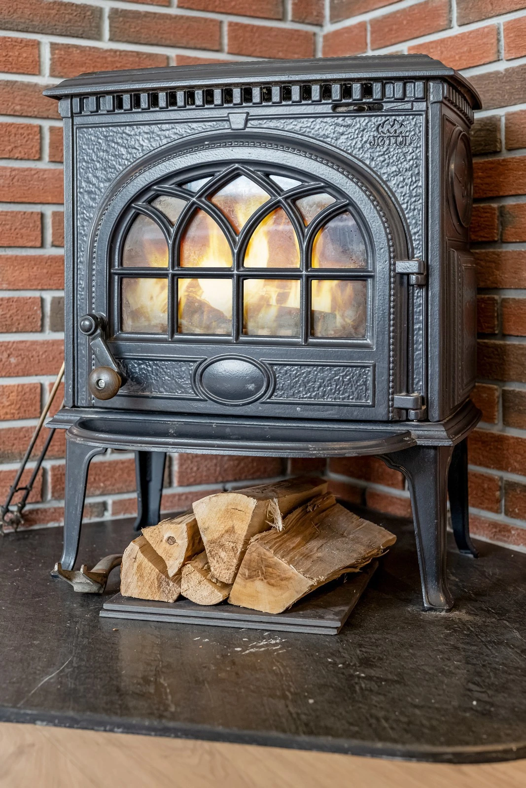 Peis ovn som kan nytes på kalde vinterkvelder Galleribilde