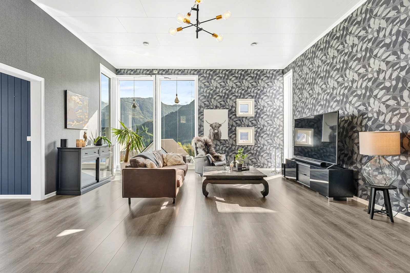 Huset stod ferdig bygget i 2017 og holder jevnt over god standard på innredning og utstyr. Galleribilde