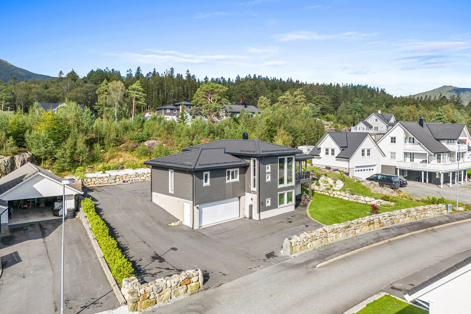 Velkommen til Fitjaheio 43! Presentert av Ørjan Stokka - Eiendomsmegler Vest. Galleribilde