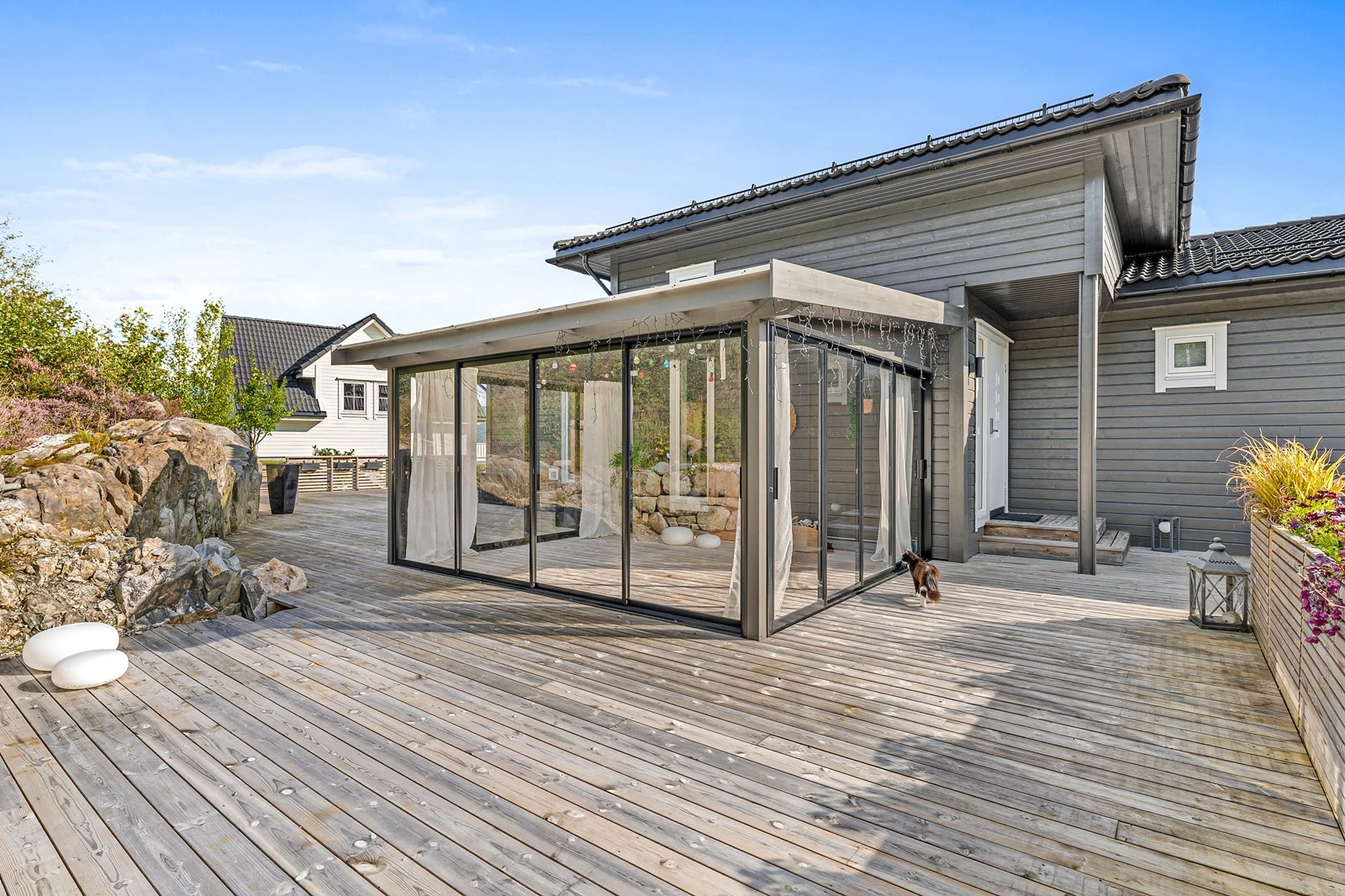 Tomten er eiet og oppgitt til å være 862,2 kvm i matrikkelen. Galleribilde