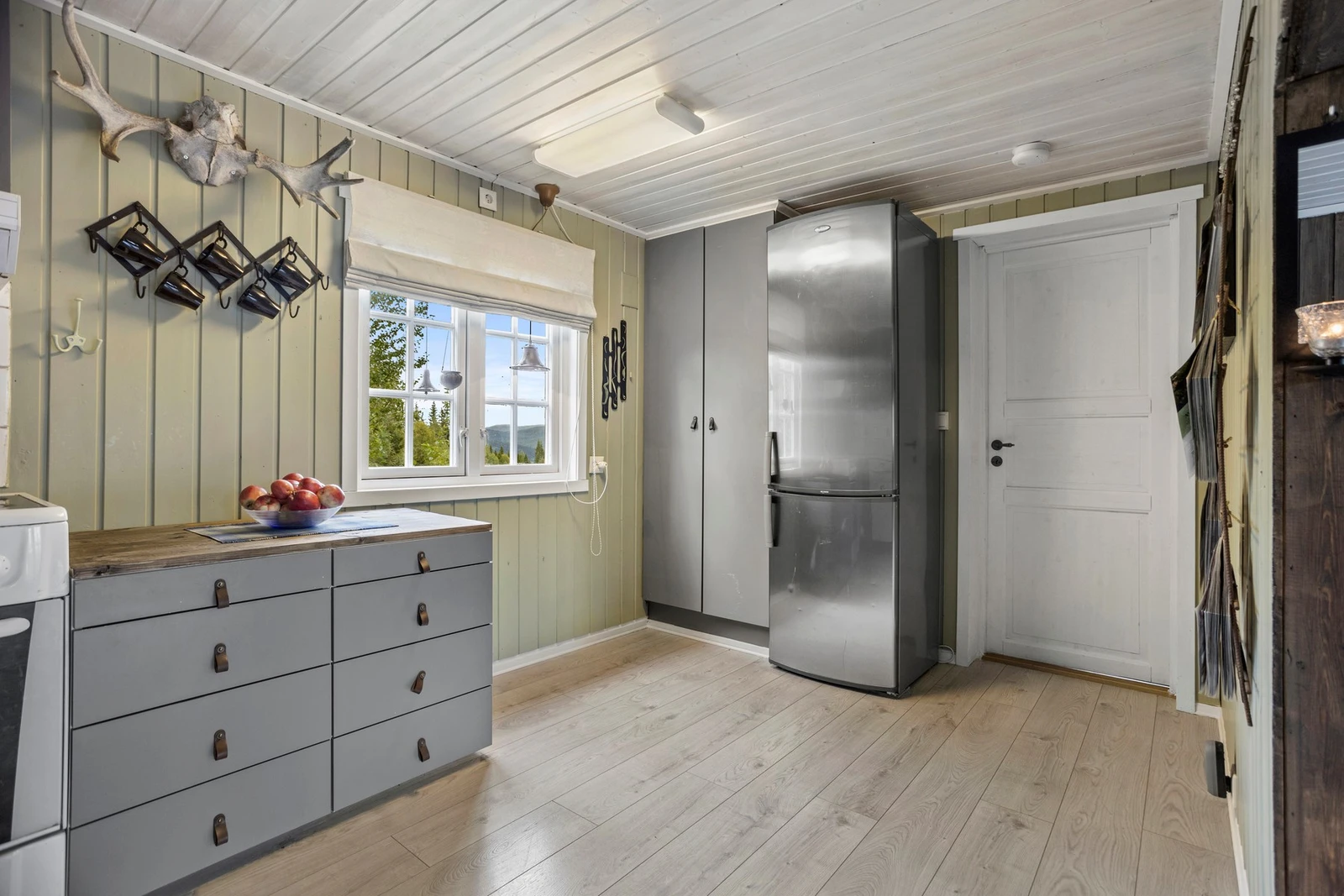 Praktisk og trivelig kjøkkenrom Galleribilde