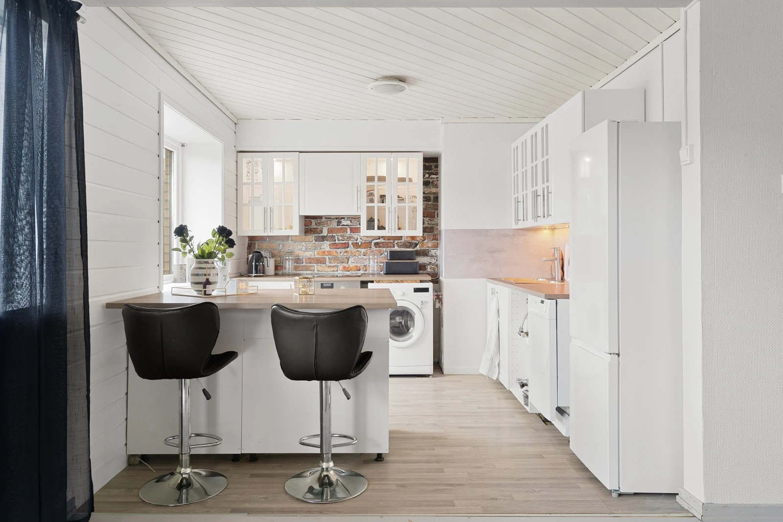 Fin og sentrumsnær borettslagsleilighet i 3. etasje, måler 51 kvm. Galleribilde