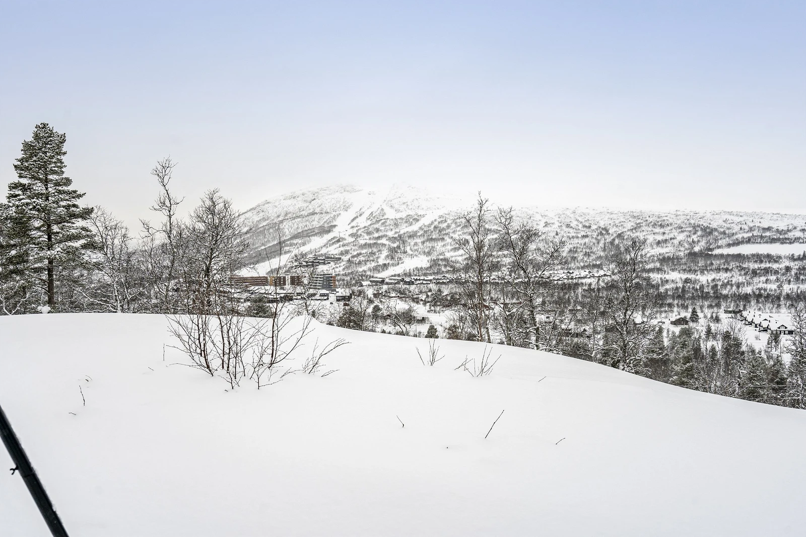 Hartevasslii 24. Utsikt mot skisenteret og Vidmyr. Galleribilde