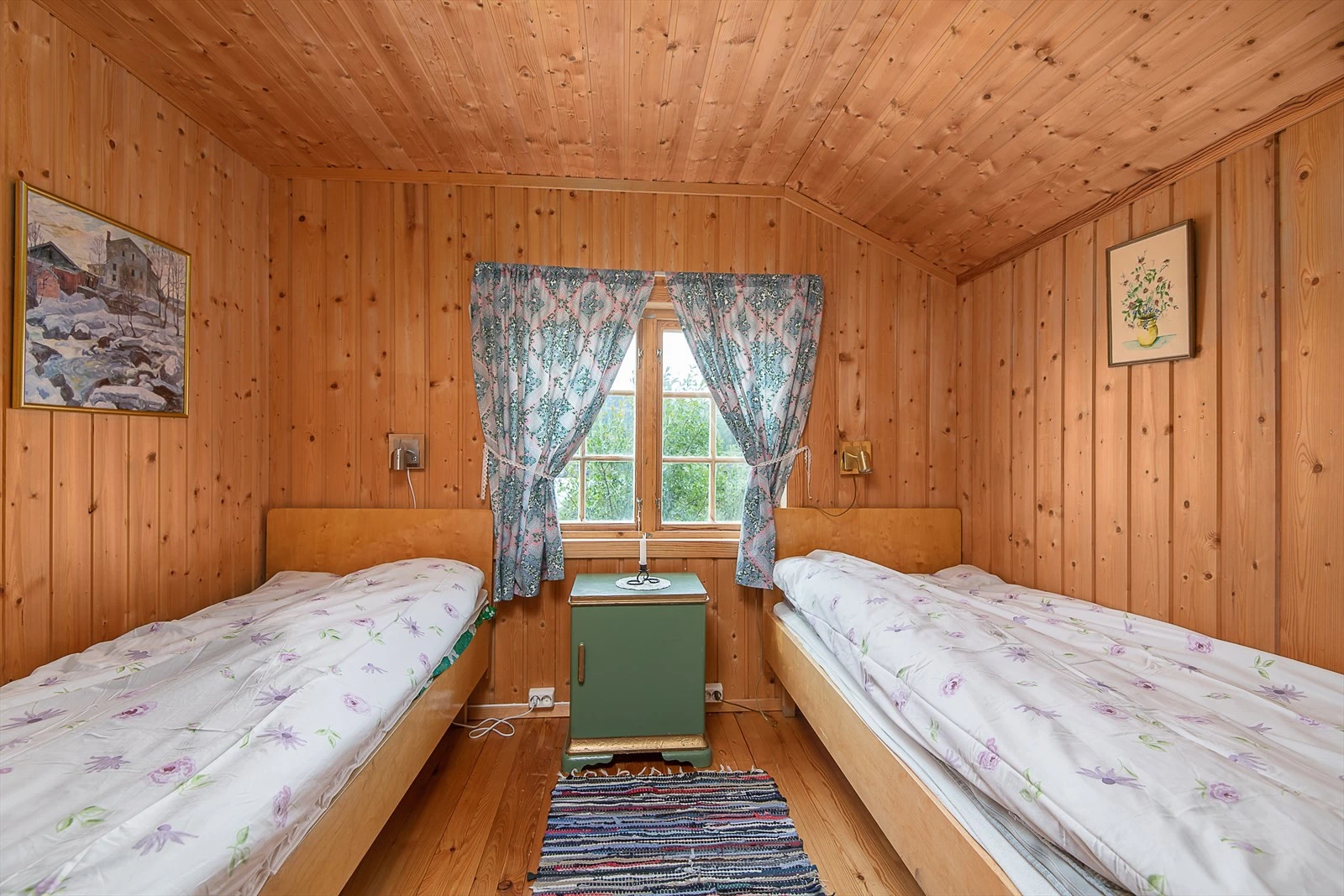Soverom nr 1. Hytta er innredet med totalt 6 sengeplasser Galleribilde