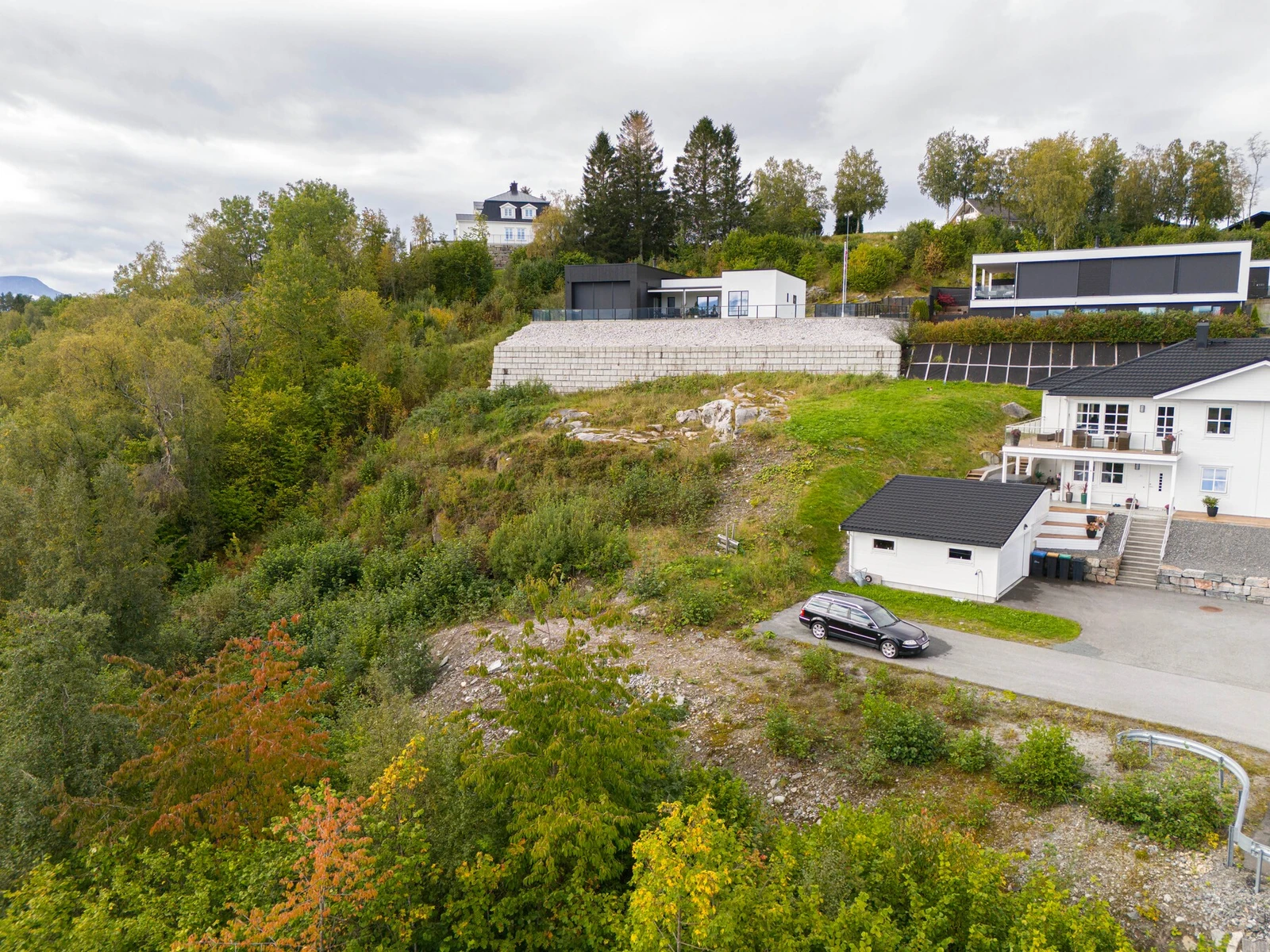 Skrående tomt mot øst. Galleribilde