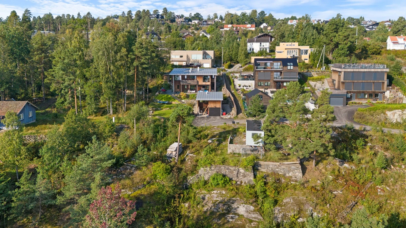 Bebyggelsen består av nyere, stilige funkisboliger. Galleribilde