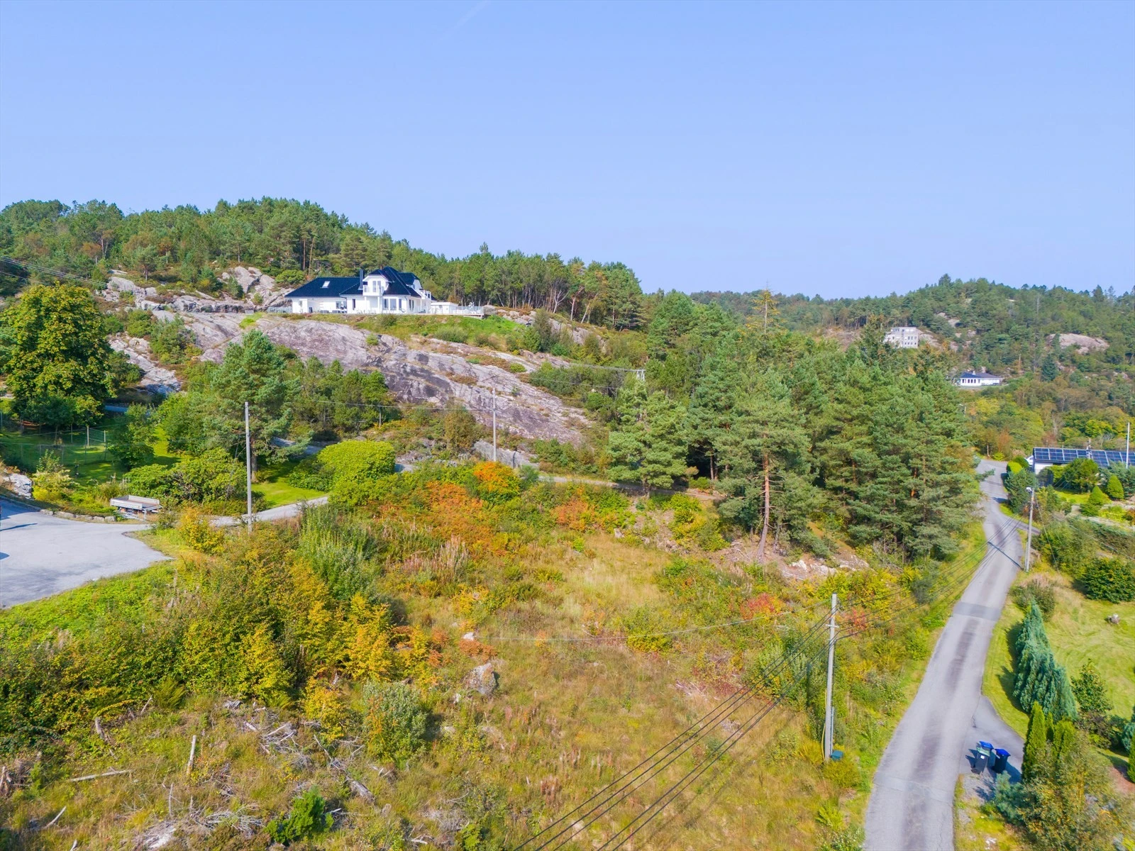 Tilkobling til vann, avløp og strøm ligger i tomtegrensen. Galleribilde