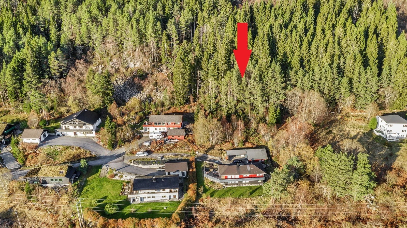 Flott boligtomten beliggende på Kråkset - Grytastranda. Galleribilde