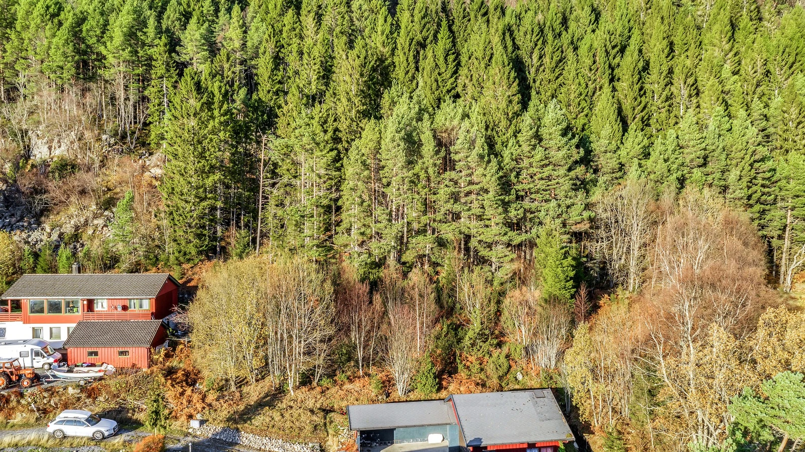 Tomten er på ca. 995 kvm. Galleribilde