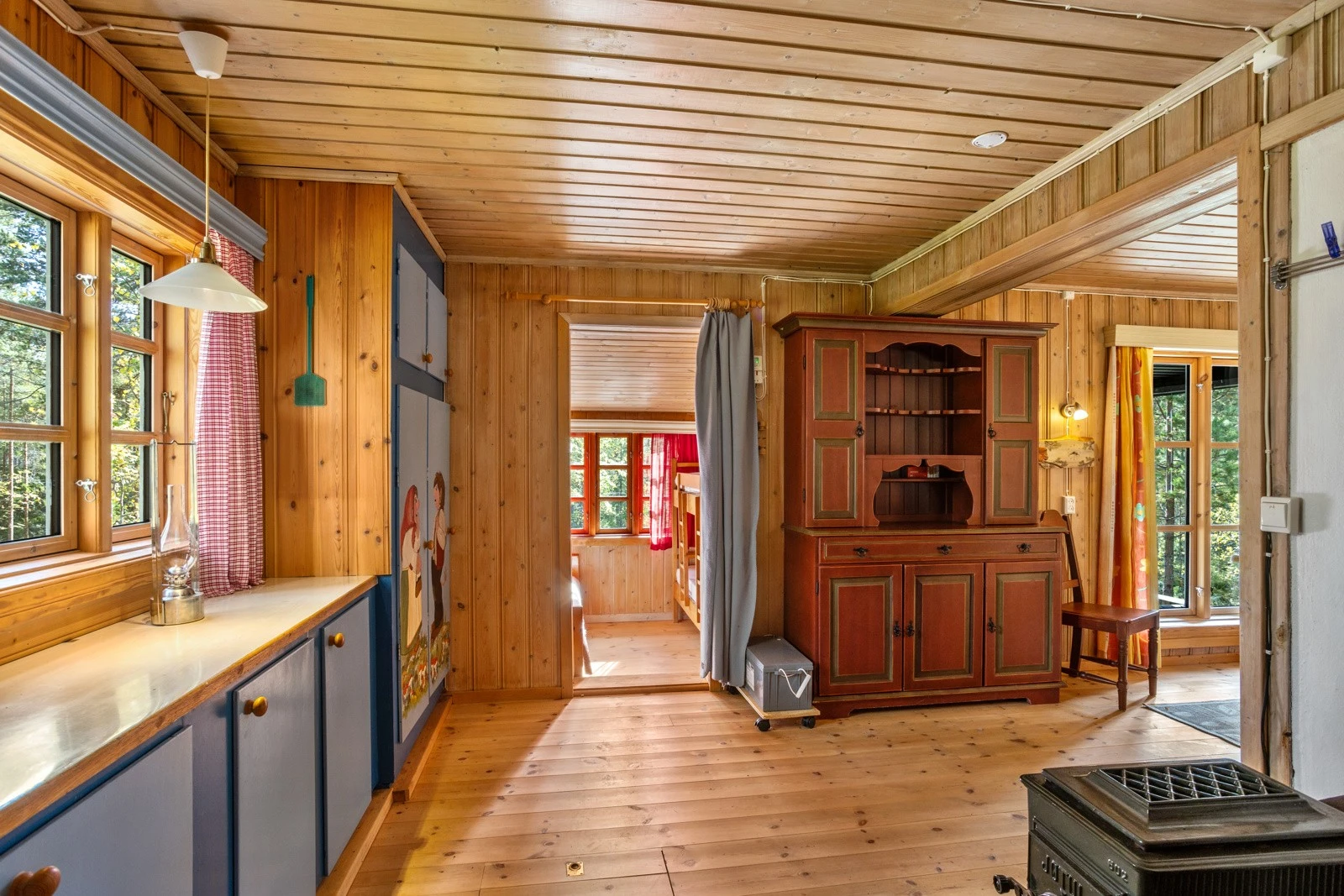 Åpen løsning mellom kjøkken og stue Galleribilde