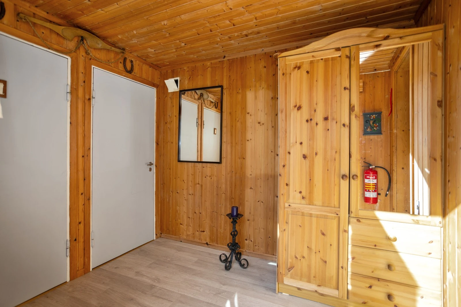 Entré med garderobe Galleribilde