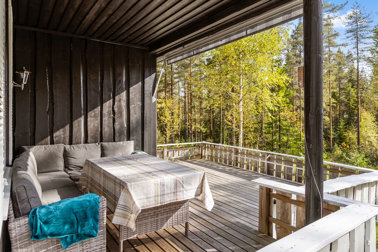 Lun sittekrok på terrassen Galleribilde