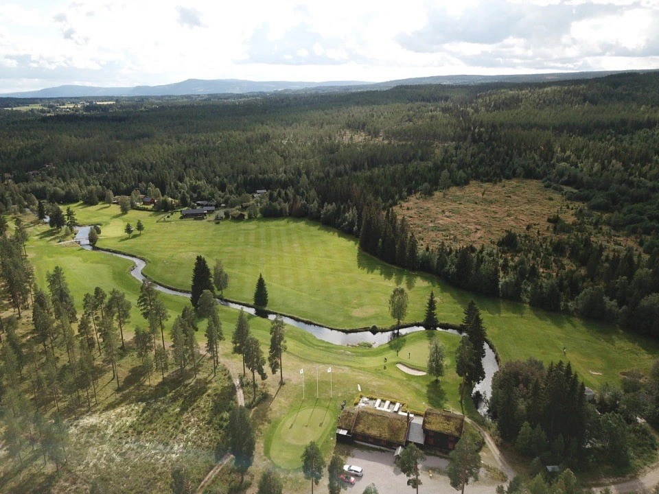 18-hull golfbane ved foten av Birkenåsen. Galleribilde