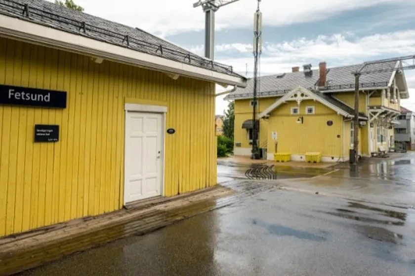 Kort vei til Fetsund Stasjon. Toget bruker ca 20 minutter til Oslo S Galleribilde
