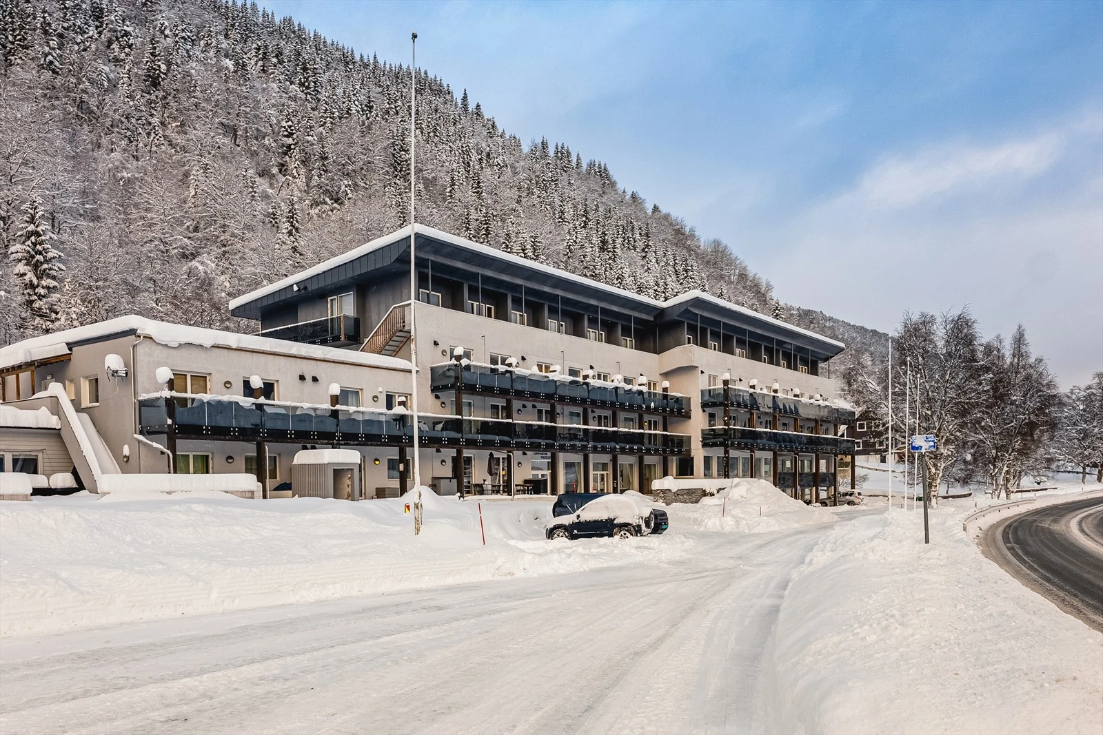 Snøsikkert område med nydelig skiterreng både på langrenn, topptur og alpint i nærheten. Galleribilde