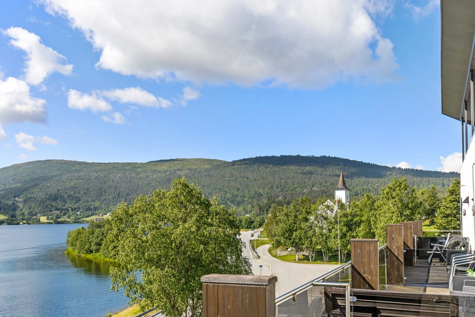 .. og mot nærområde. Galleribilde