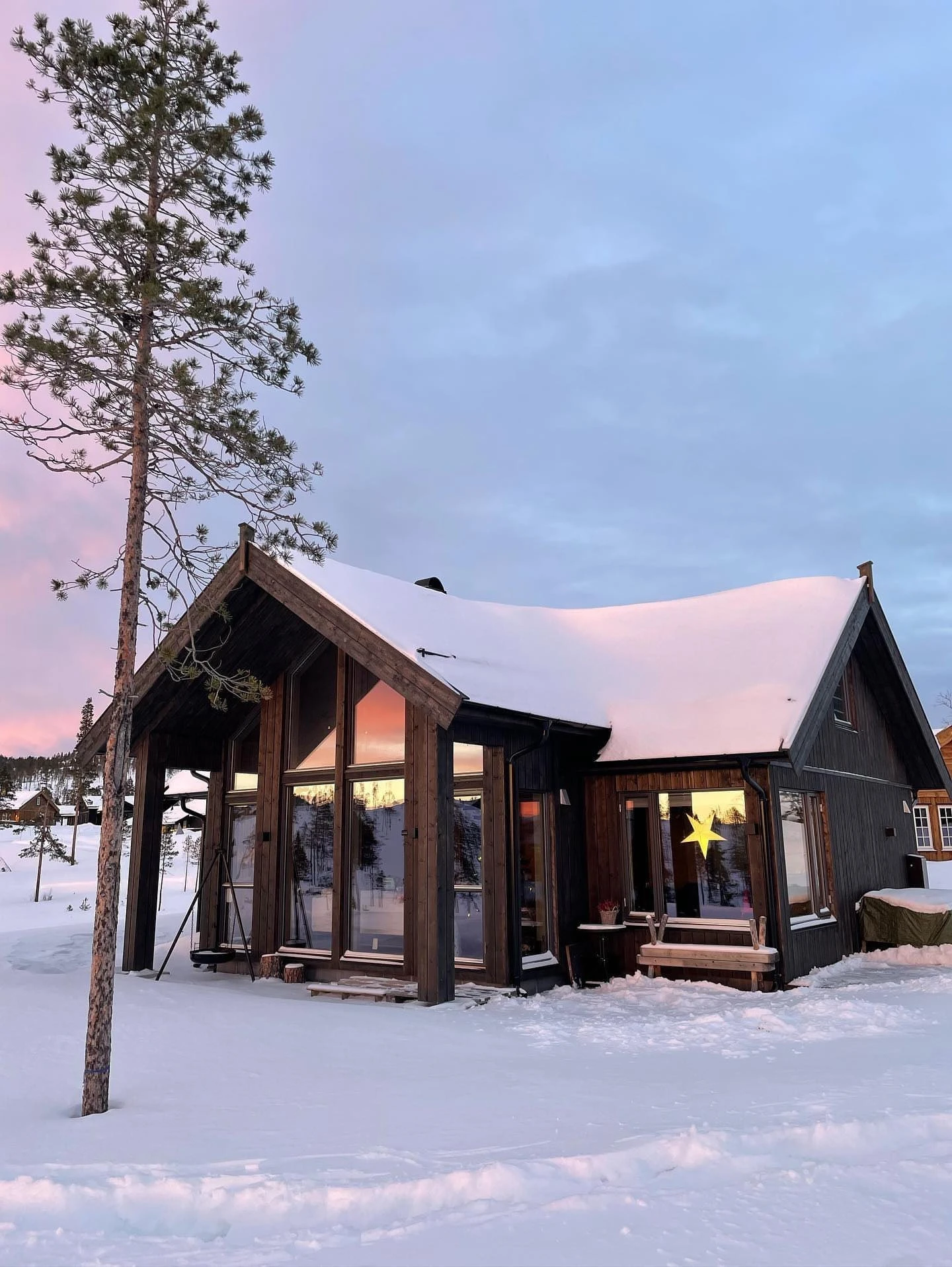 Tilsvarende Solheim 80 hytte bygget på Turufjel. Denne kan du bygge på Tunnetjern på Golsfjellet Galleribilde