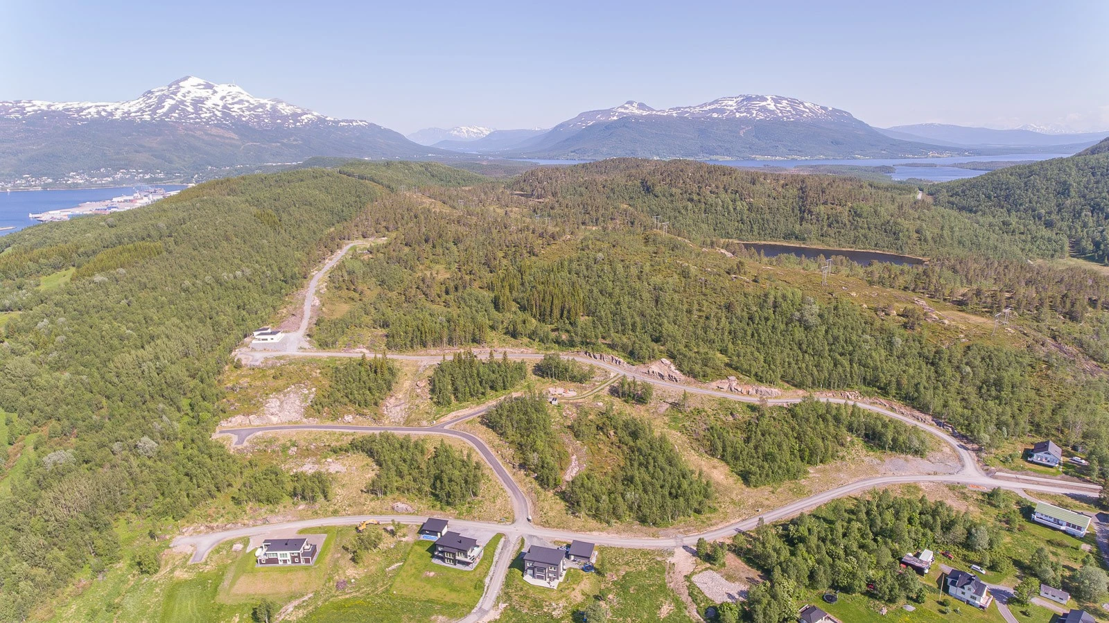 Nydelig område med kort vei til både Sørreisa og Finnsnes. Galleribilde