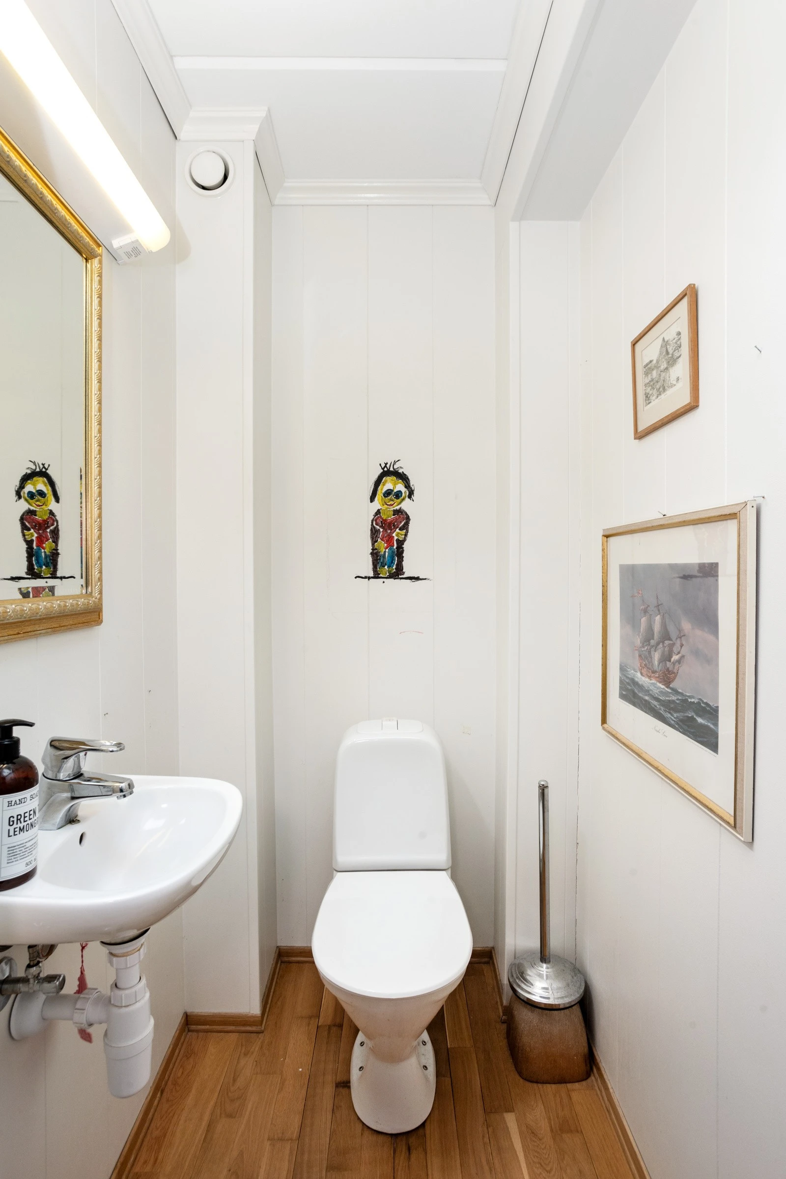 Praktisk og elegant med gjestetoalett Galleribilde