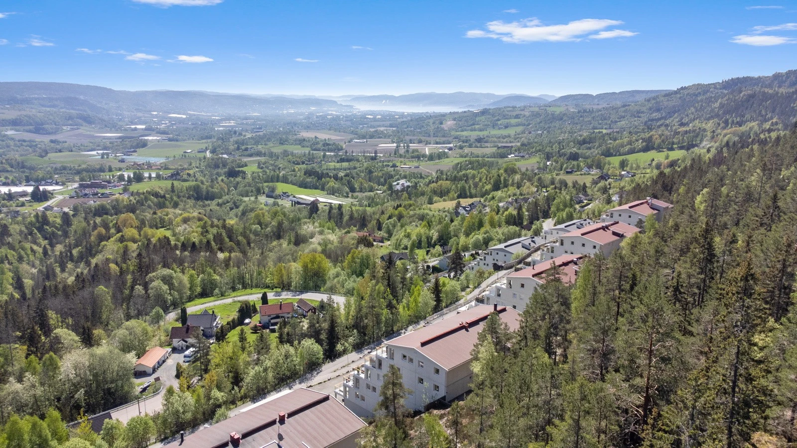 Den vakre Lierdalen er et vakkert skue og endrer hele tiden karakter / farger Galleribilde