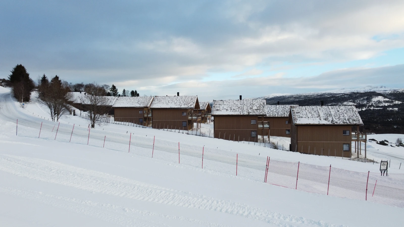 Gardågrenda sett fra barnebakken i Stølen Galleribilde