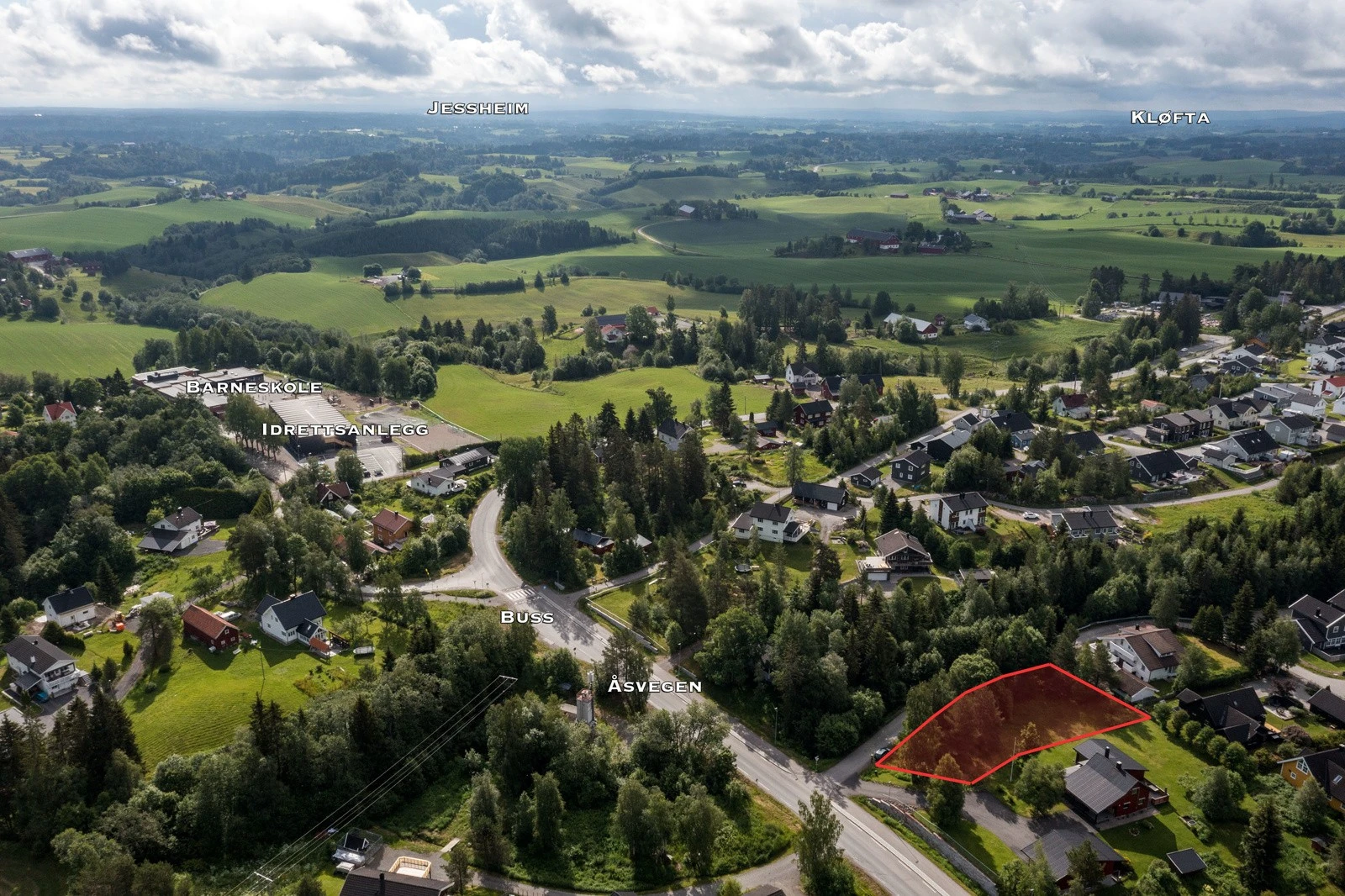 Med bil tar det ca. 19 min til Jessheim, 15 min til Oslo lufthavn Gardermoen og ca. 42 min til Oslo S. Galleribilde