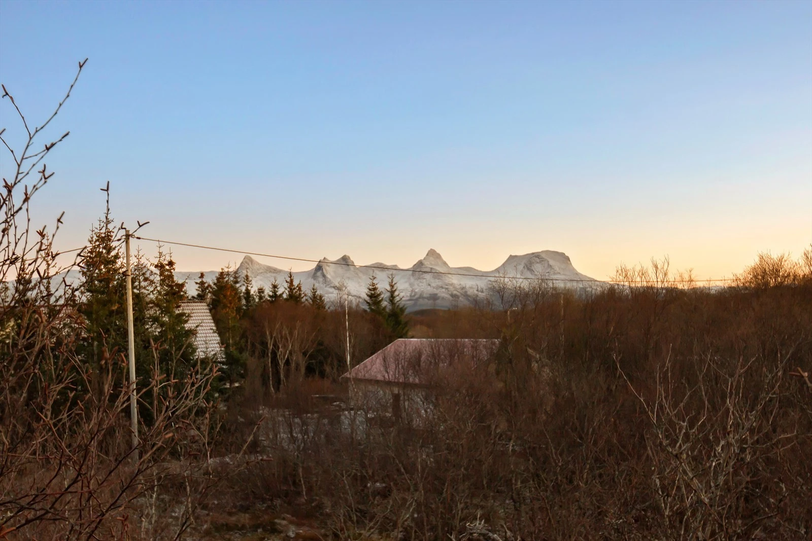 Velkommen til Nord-Herøyveien. Tomtesalg med gode solforhold og usjenert beliggenhet. Galleribilde