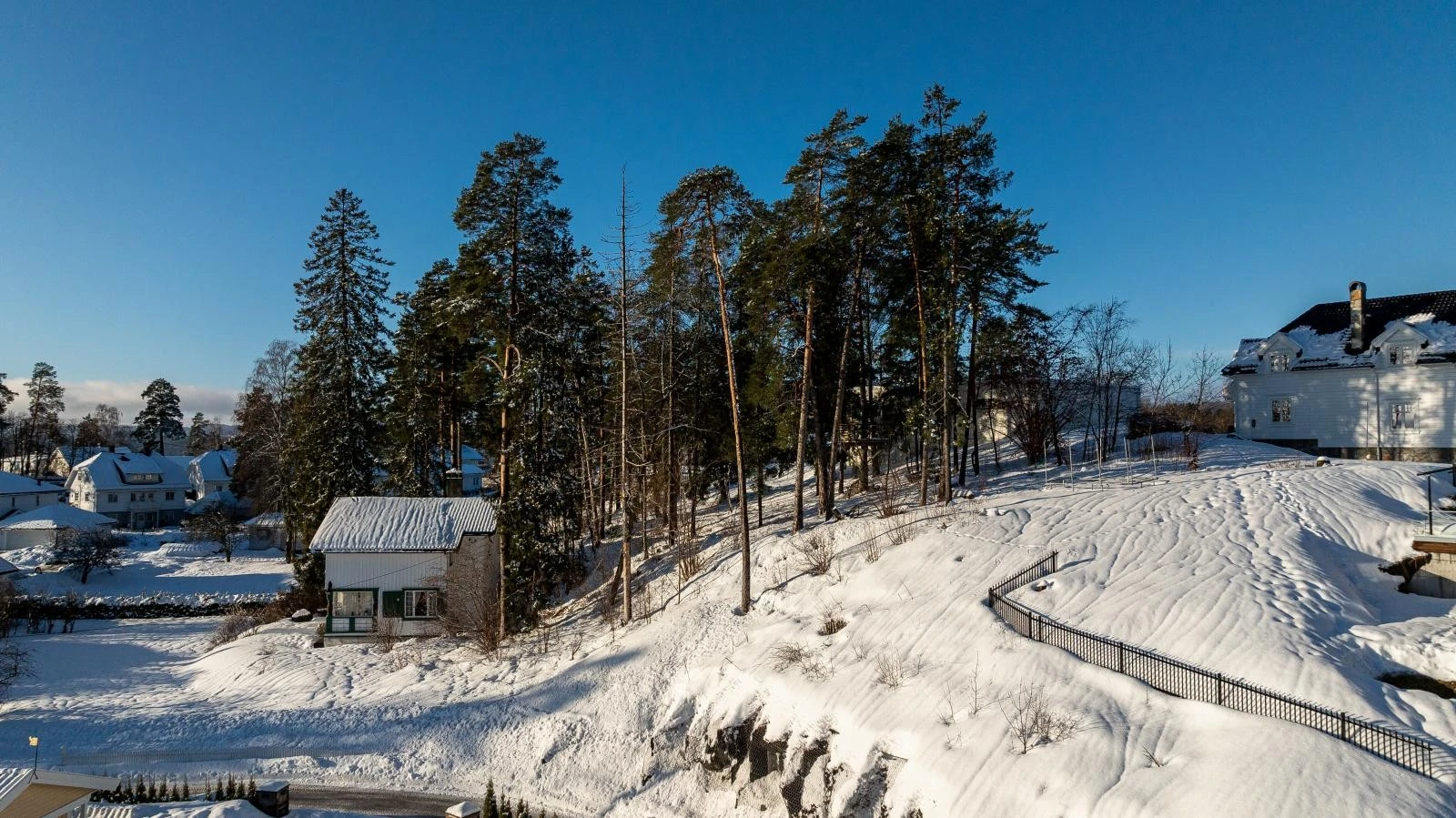 Tomten er delt i 2016 og har andel av strandparsell Galleribilde