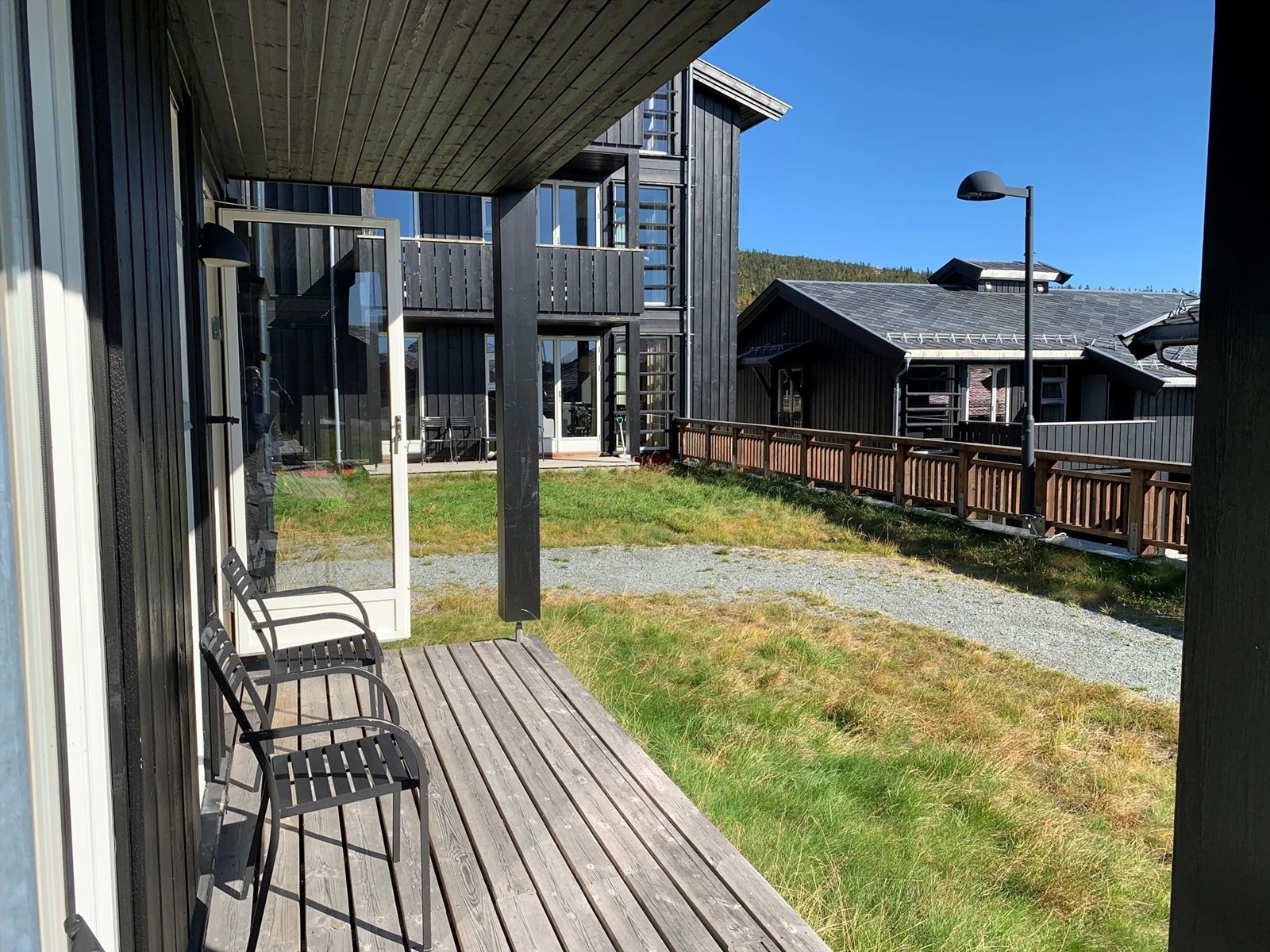 Stor boltreplass foran leiligheten. Meget familievennlig. Galleribilde