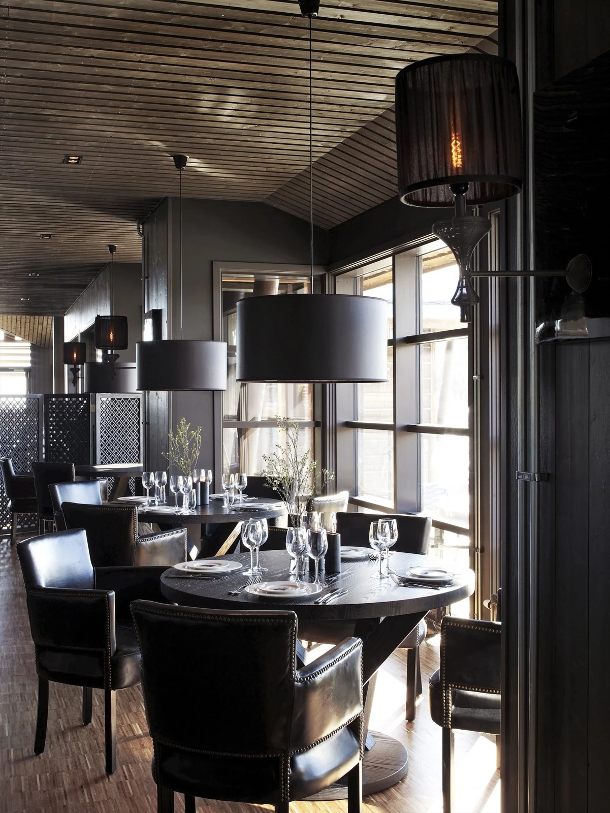 Restaurant 815 kommer i tillegg til matservering i Pizzerian og i resepsjonsområdet. Galleribilde